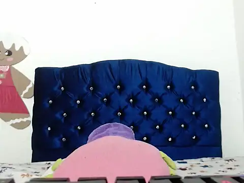 69liamilk69 online show from 10/18/25, 04:25