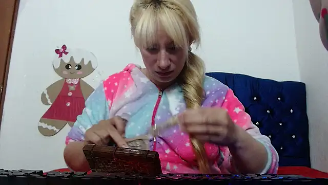 69liamilk69 online show from 09/18/25, 07:00