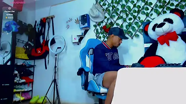 black latin23cm online show from 01/11/26, 01:34