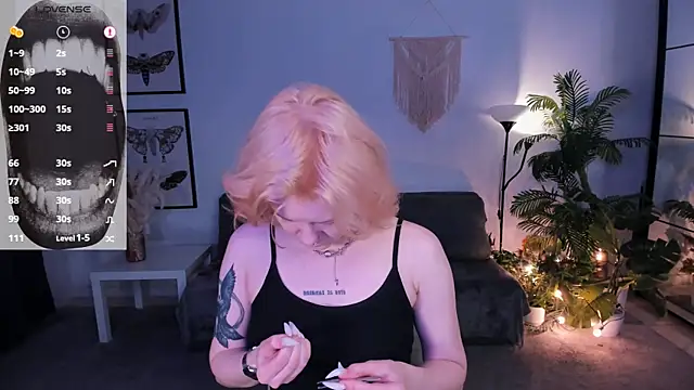 cyber whore  online show from 04/17/26, 09:17