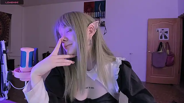 cyber whore  online show from 11/11/25, 04:24