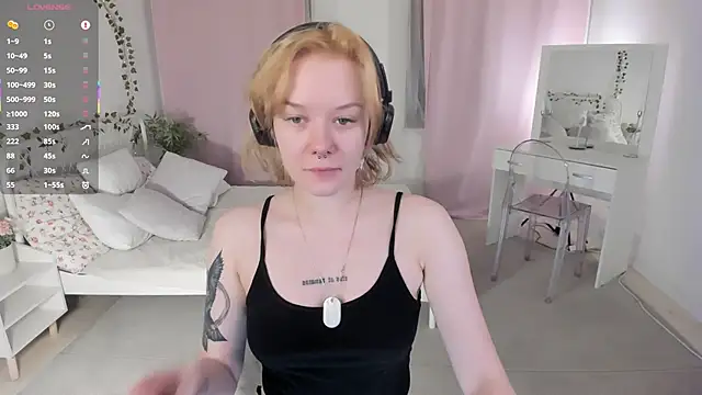 cyber whore  online show from 04/15/26, 07:36