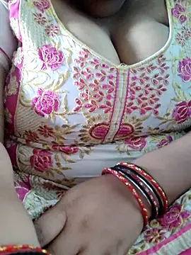 Snapshot of Seema_99 chatting on 09/23/25, 04:52 Seema 99 online show from 09/23/25, 04:52