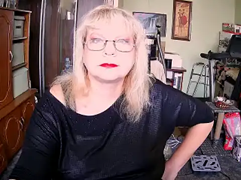 LOLA8888 online show from 09/28/25, 10:33