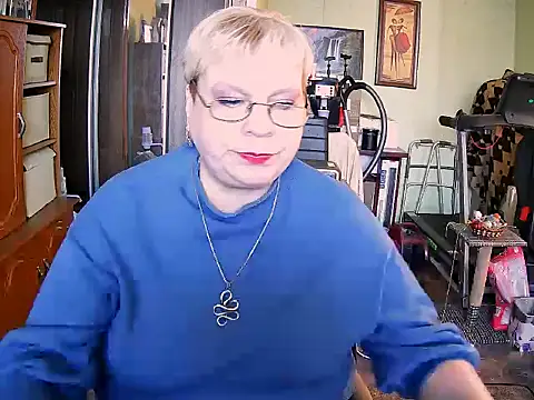 LOLA8888 online show from 10/13/25, 11:01