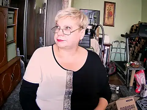 LOLA8888 online show from 10/05/25, 10:17