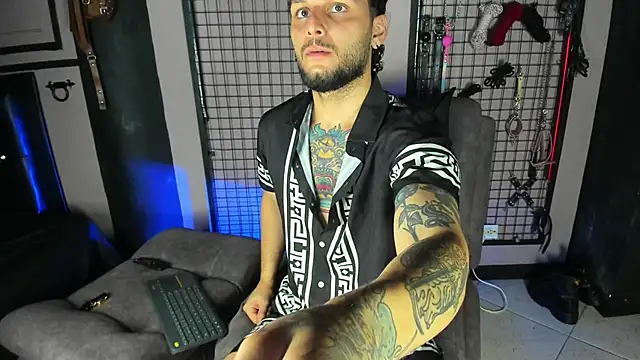 Snapshot of Twisted_Fantasy chatting on 03/07/25, 03:49 Twisted Fantasy online show from 03/07/25, 03:49