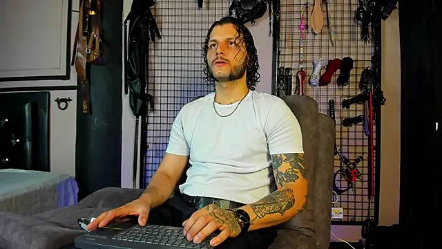 Snapshot of Twisted_Fantasy chatting on 03/19/25, 12:26 Twisted Fantasy online show from 03/19/25, 12:26