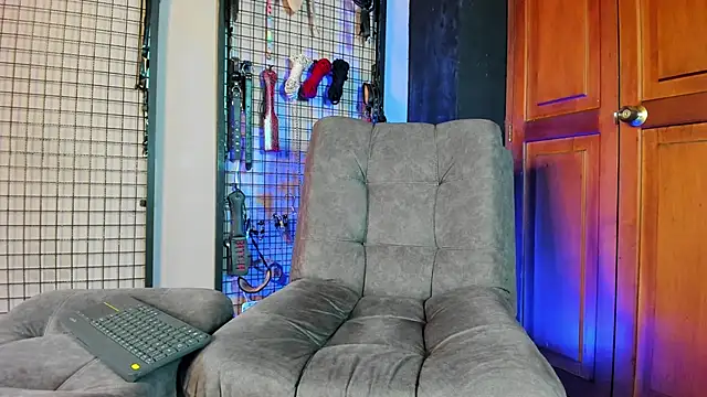 Snapshot of Twisted_Fantasy chatting on 03/14/25, 08:06 Twisted Fantasy online show from 03/14/25, 08:06