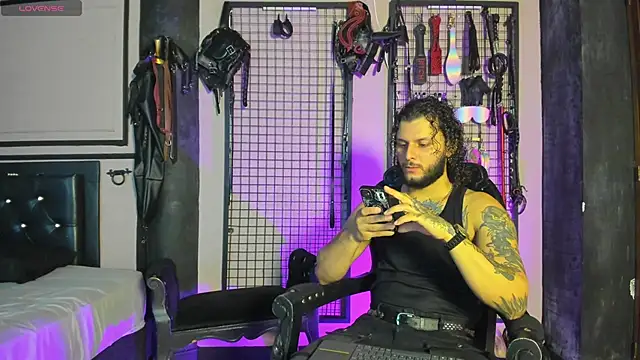 Snapshot of Twisted_Fantasy chatting on 09/09/25, 03:27 Twisted Fantasy online show from 09/09/25, 03:27