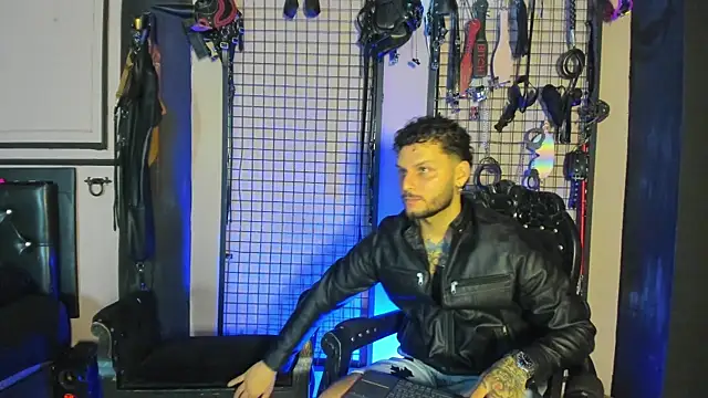 Snapshot of Twisted_Fantasy chatting on 11/19/25, 04:34 Twisted Fantasy online show from 11/19/25, 04:34