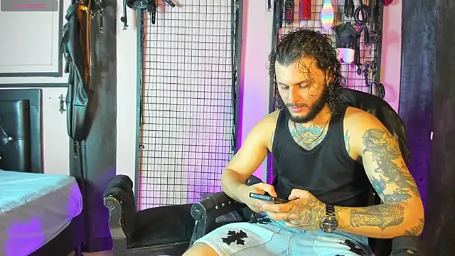 Snapshot of Twisted_Fantasy chatting on 09/20/25, 05:34 Twisted Fantasy online show from 09/20/25, 05:34