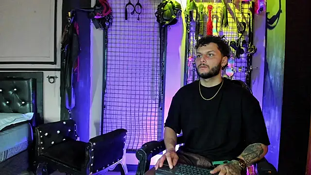 Snapshot of Twisted_Fantasy chatting on 12/03/25, 06:18 Twisted Fantasy online show from 12/03/25, 06:18