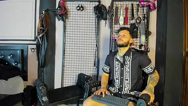 Snapshot of Twisted_Fantasy chatting on 12/15/25, 08:25 Twisted Fantasy online show from 12/15/25, 08:25