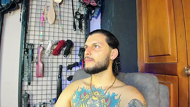 Snapshot of Twisted_Fantasy chatting on 03/16/25, 12:45 Twisted Fantasy online show from 03/16/25, 12:45