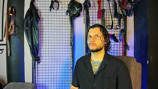 Snapshot of Twisted_Fantasy chatting on 03/06/25, 12:19 Twisted Fantasy online show from 03/06/25, 12:19