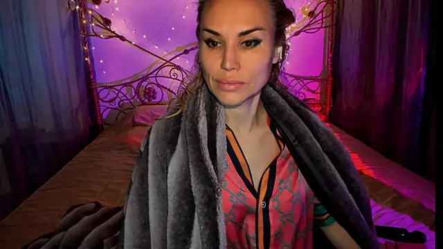 Radmila Queen  online show from 11/27/25, 10:37