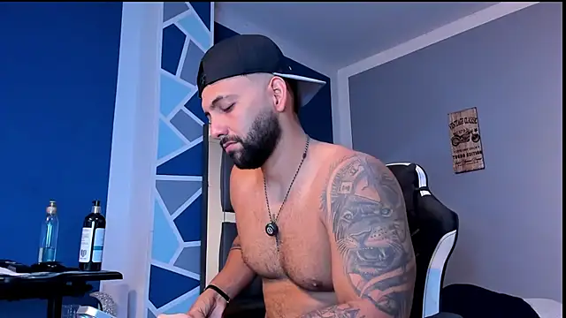 Snapshot of alex_oficial chatting on 07/17/26, 06:10 alex oficial online show from 07/17/26, 06:10