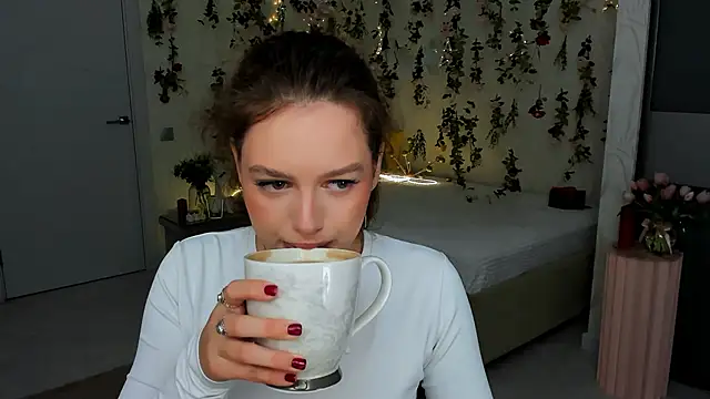 MiracleCurly online show from 04/08/26, 10:06