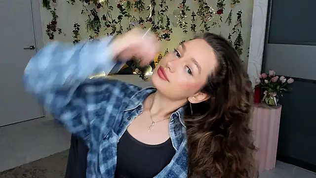 MiracleCurly online show from 04/11/26, 10:19