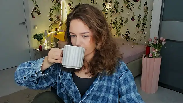 MiracleCurly online show from 02/08/26, 10:02