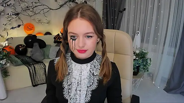 MiracleCurly online show from 10/31/25, 04:47