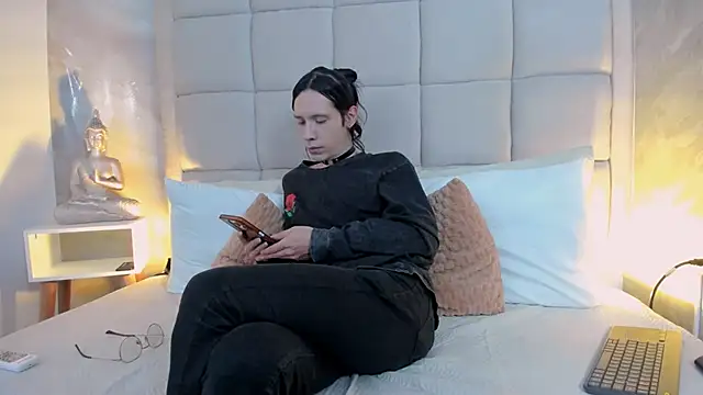 Hecatee 77 online show from 09/18/25, 07:50