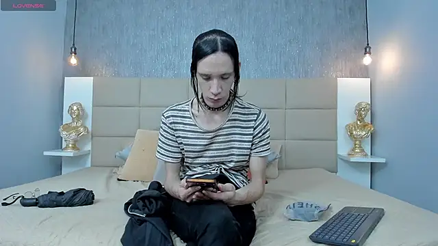 Hecatee 77 online show from 04/17/26, 07:28