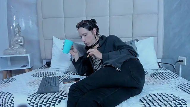 Hecatee 77 online show from 01/15/26, 09:40