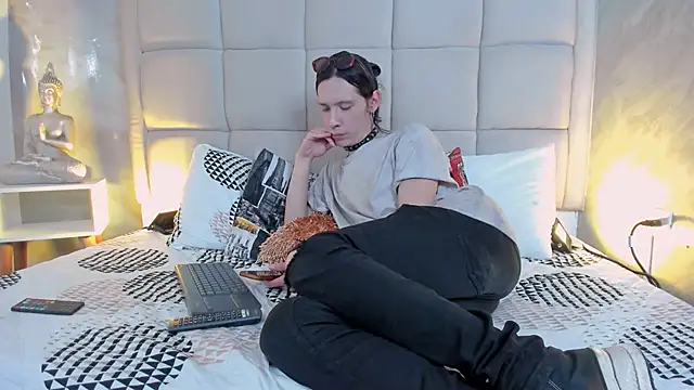 Hecatee 77 online show from 12/19/25, 06:54