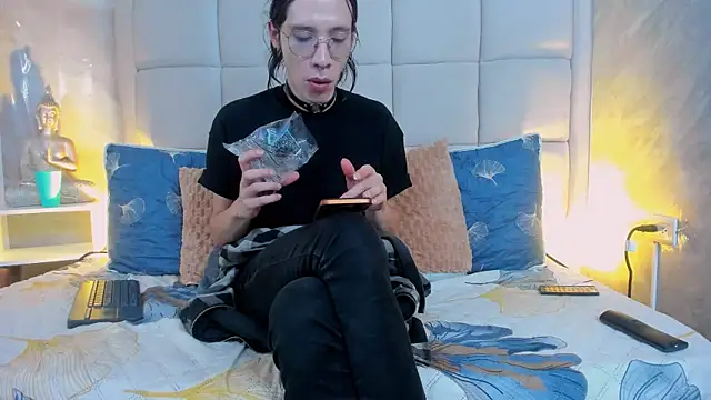 Hecatee 77 online show from 10/10/25, 08:20