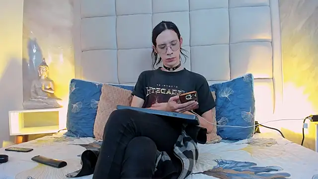 Hecatee 77 online show from 10/05/25, 07:48