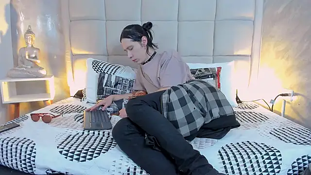 Hecatee 77 online show from 12/16/25, 06:12