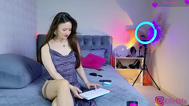 Elfaelle online show from 09/28/25, 07:43