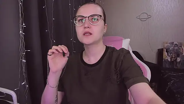 MissBrightShine online show from 10/22/25, 10:25