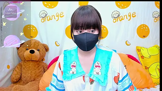 alonelove   online show from 10/18/25, 02:24