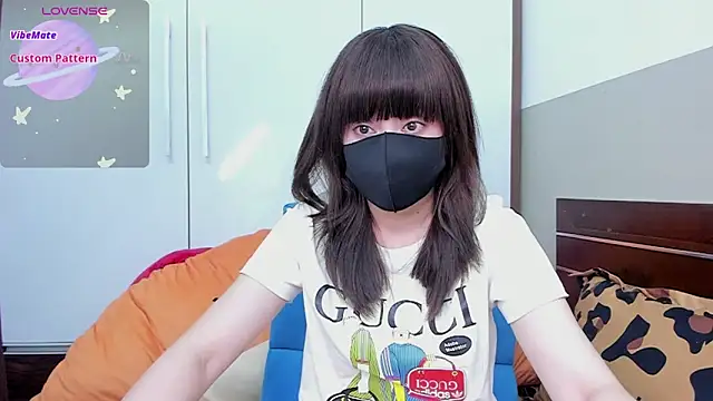 alonelove   online show from 09/22/25, 02:06