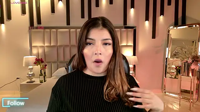 Snapshot of LisaMonroe_ chatting on 02/15/26, 08:52 LisaMonroe online show from 02/15/26, 08:52