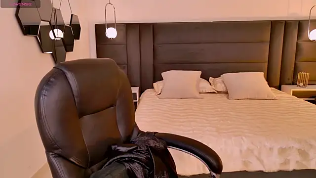 LisaMonroe  online show from 11/06/25, 07:51