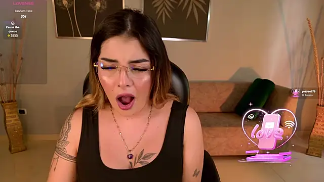 LisaMonroe  online show from 12/03/25, 07:57