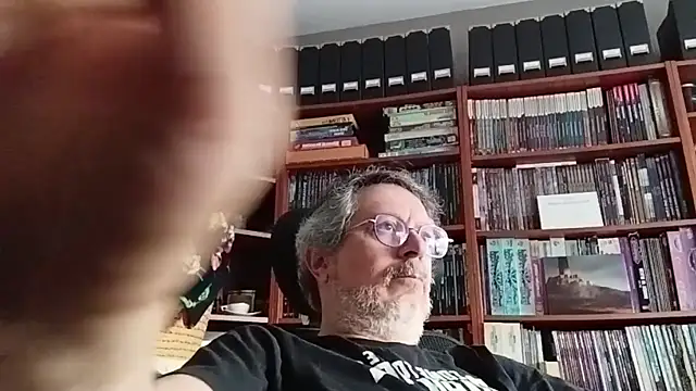 Mandra is a whore online show from 10/26/25, 11:21