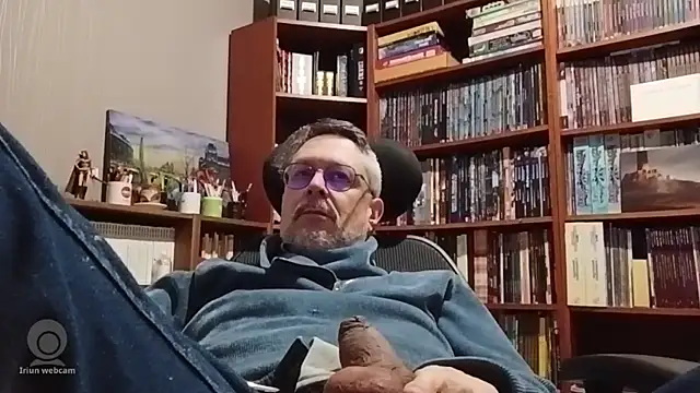 Mandra is a whore online show from 11/20/25, 07:03