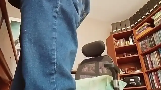 Mandra is a whore online show from 11/21/25, 10:14