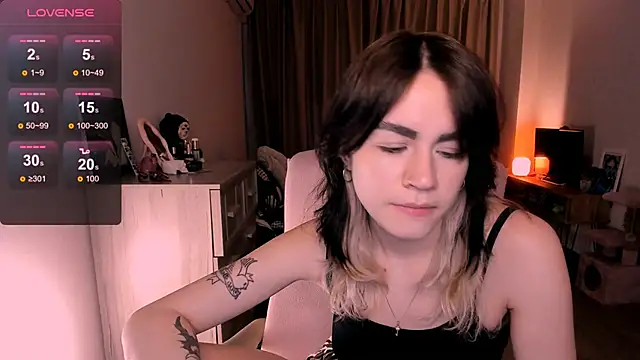 Snapshot of _selectrra chatting on 03/10/25, 02:48 selectrra online show from 03/10/25, 02:48