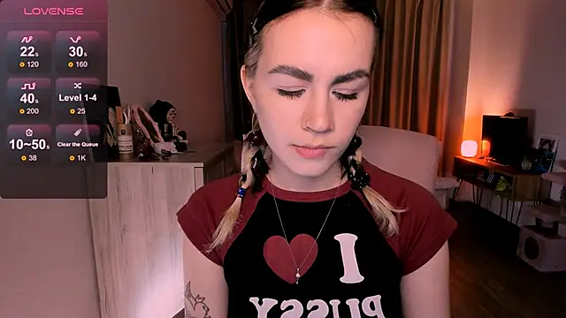 Snapshot of _selectrra chatting on 03/19/25, 12:45 selectrra online show from 03/19/25, 12:45