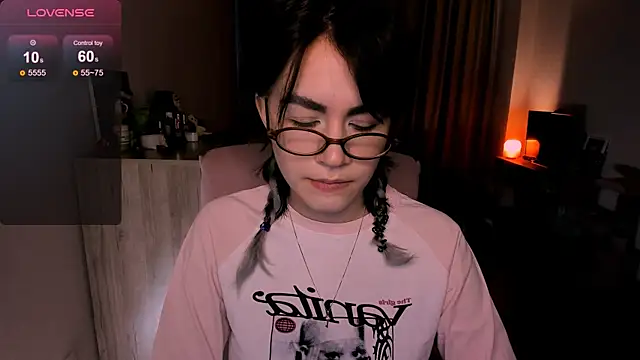 Snapshot of _selectrra chatting on 02/19/25, 12:11 selectrra online show from 02/19/25, 12:11