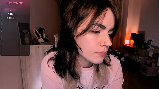 Snapshot of _selectrra chatting on 03/13/25, 12:02 selectrra online show from 03/13/25, 12:02