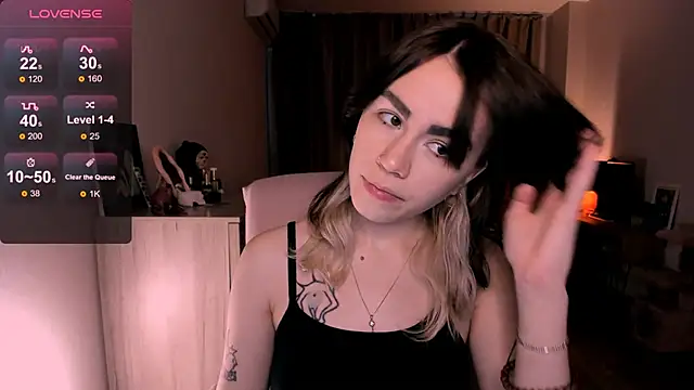 Snapshot of _selectrra chatting on 03/10/25, 11:45 selectrra online show from 03/10/25, 11:45