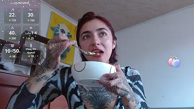 ZoeBakers  online show from 09/25/25, 05:41