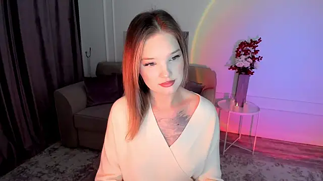 Snapshot of FloweryLove_1 chatting on 11/08/25, 07:39 FloweryLove 1 online show from 11/08/25, 07:39